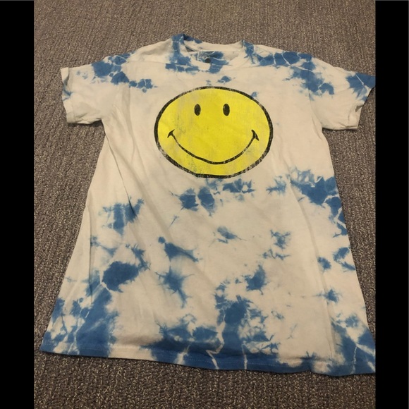Urban Outfitters Tops - Smiley face tee